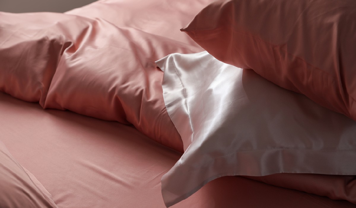 How to Wash Silk Pillowcases and Silk Sheets