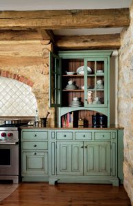Primitive Colonial-Inspired Kitchen