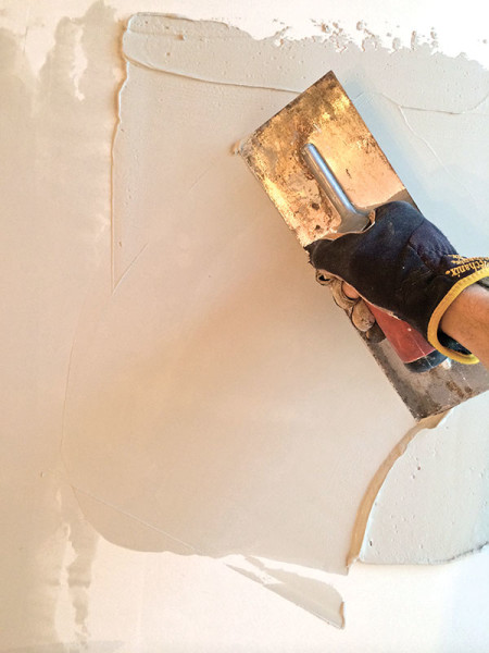 How to Repair Cracks in Plaster Walls