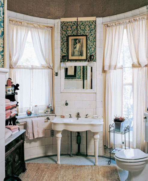Victorian Bathroom Tips: Elegant Design for Modern Spaces
